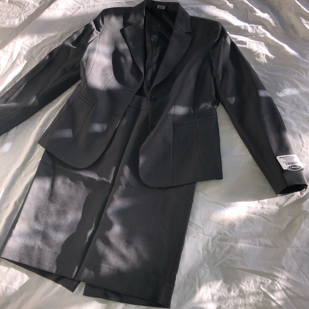 SOLD❤️NWT Grey Skirt & Blazer Set